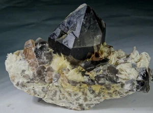 1100 CARATS AMAZING BIG TOPAZ & QUARTZ MINERAL FROM PAKISTAN.. - Picture 1 of 14