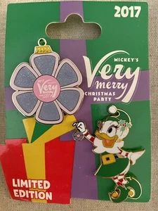 Disney Mickey’s Very Merry Christmas Party 2017 Daisy 2 Pin Set LE 5300 NEW - Picture 1 of 1