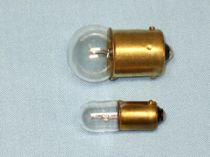 HICKOK TUBO TESTER FUSIBILE LAMPADA / LAMPADINE ~ # 81 (2 CIASCUNO) e # 49 (2 OGNUNO) Qtà 4  - Foto 1 di 4