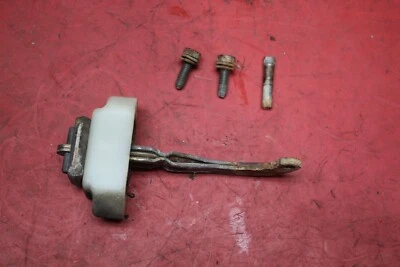 Tapón de retención de puerta trasera 89-98 Geo Tracker Suzuki Sidekick Foto 1 de 3