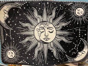 SUPERCOOLE Sonne, Mond & Sterne (100% unbenutzt) B&W Himmlisches Design Badematte - Bild 1 von 3