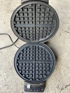 Cuisinart Round Classic Waffle Maker - Picture 1 of 5