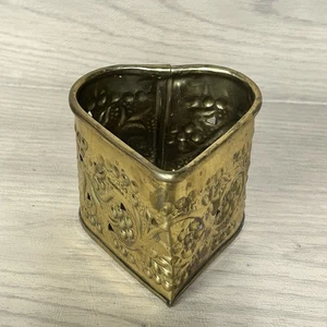 De Colección Corazón Triángulo Latón Ornamentado Pequeño Contenedor 3.5" X 3" Caja Maceta Baratija - Imagen 1 de 9