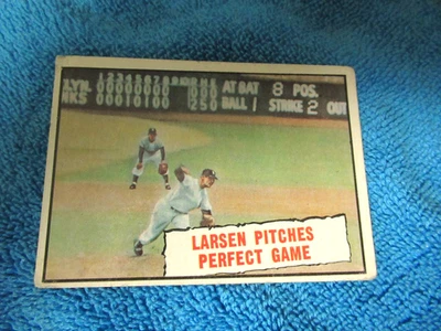 TOPPS #402 DON LARSEN PITCHES 完美比赛。 — 第 1/2 张图片