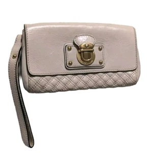 Marc Jacobs Quilted Leather Wristlet In Light Beige - Good Pre-owned Condition! - Picture 1 of 13