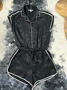 Victoria Secret S schwarz Satin Afterhours kurzer Strampler Pyjama Overall Einteiler - Bild 1 von 10