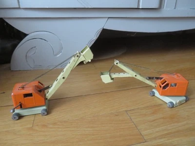 Lot de 2 jouets en tole anciens mini Grue excavatrices  Joustra - Photo 1/4