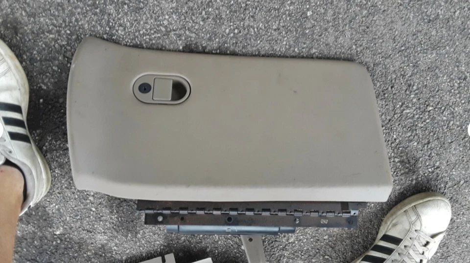 1998-2002 Oldsmobile Intrigue Glove Box OEM NICE!! - Image 1 of 1