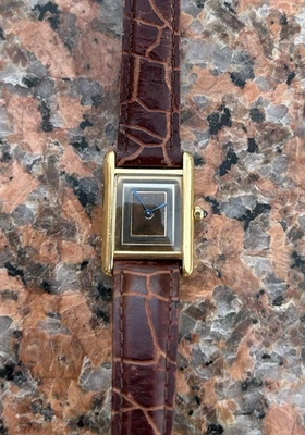 Reloj de cuarzo Cartier Must de Tank 366001 vintage para dama - chapado en oro amarillo Foto 1 de 4