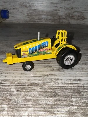 Extractor de culata profesional de tracción alimentado por maíz Ertl 1/64 amarillo Foto 1 de 4