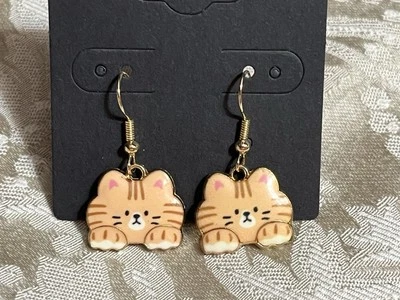 Adorable juego de pendientes colgantes de esmalte dorado divertido caprichoso gato dibujos animados Foto 1 de 3