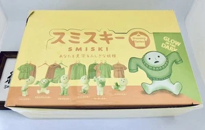 Smiski Dressing Series Assort Box Set di 12 figure in scatola cieca NUOVE - Foto 1 di 3