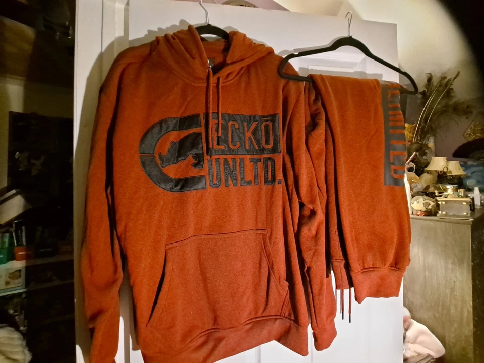 Chándal Ecko Unltd 1972 rojo bordado con capucha y joggers para hombre grande Foto 1 de 4