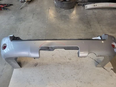 Cubierta de parachoques trasero Toyota Sequoia 2008-2022 - Silver Sky *abollada* Foto 1 de 4