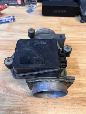 Medidor de flujo de masa de aire del motor BMW E34 535I E30 M3 E24 E32 3,5 L M30 MAF OEM Foto 1 de 4