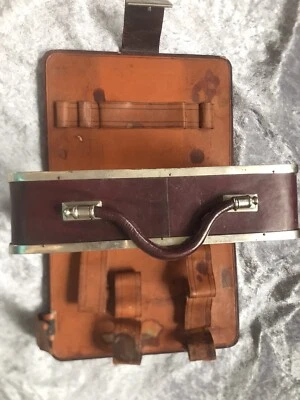 Ancienne valisette nécessaire de toilette de voyage en cuir  - Photo 1/4