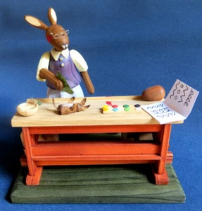 Hasen-Schule Osterhase Schulbank mit Hasenkind Steglich Ostern Holz Handarbeit - Bild 1 von 2