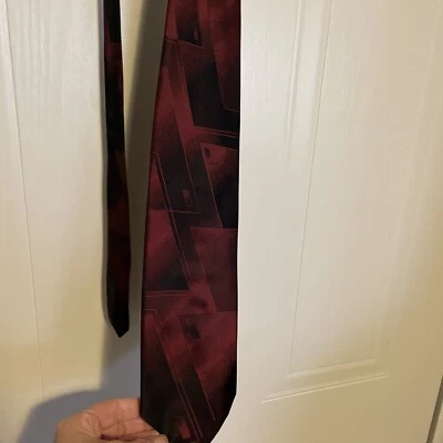 Corbata de Seda J Ferrar Roja Negra Dramática Arte Moderno Geométrica JF Corbata 3.75x65.5 Foto 1 de 4