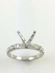 Anillo de compromiso solitario de oro blanco con diamantes de 0,50 quilates con corona de platino  - Imagen 1 de 3