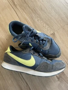 Nike Sneaker Gr. 38 dunkelblau mit gelb - Bild 1 von 3