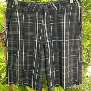 O’Neill Plaid Shorts 2010s Men’s 32 Black Gray 10” Inseam Surf Skate - Picture 1 of 3