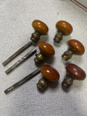 Antiguo Lote de 6 Perillas de Puerta Baquelita Caramelo Ámbar Años 20 y 3 Varillas Foto 1 de 4