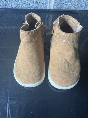 Botas deportivas Wonder Nation para bebés/niños pequeños antes de caminar marrón con flecos 5 Foto 1 de 4