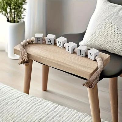 Rustikale Buchstabengirlande aus Holz mit Family Love Schild Weiß Dekoration - Bild 1 von 4