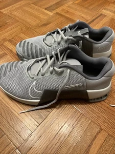 Nike Hombre Metcon 9 - Gris Claro Humo, Talla 13, Nuevo, ¡Envío Gratis!! - Imagen 1 de 6