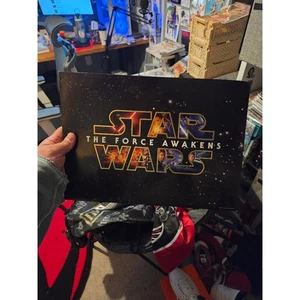 Star Wars Das Erwachen der Macht 4-teiliges Lithographie-Set & Ordner Disney Store 10" x 14" - Bild 1 von 3