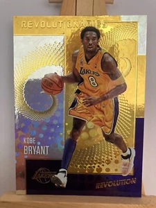 KOBE BRYANT NBA 2017-18 PANINI REVOLUTION REVOLUTIONARIES (L.A.LAKERS) HOF - Bild 1 von 2