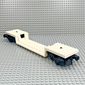 Lego 6 x 32 Split Level Train Car 64954 (White) with Wheel Housings - Picture 1 of 4