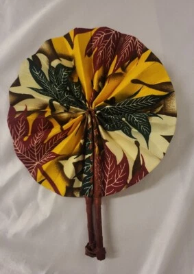   ÁFRICA Multicolor Kente Plegable VENTILADOR Asas de Cuero Ventilador Portátil .12" Desplegado Foto 1 de 4