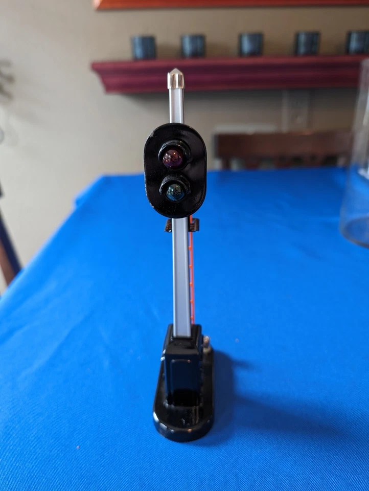 MTH O Scale Red And Green Block Signal - Image 1 of 4