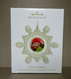 NUEVO 2011 Hallmark Keepsake lindo como un botón copo de nieve foto adorno en caja - Imagen 1 de 2