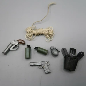 Figura GI Joe Accesorio 1980 Pistola de Mano Cantimplora Bolsa Cuerda Garnada Bomba de Humo - Imagen 1 de 6
