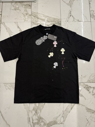 T shirt nera Chrome Hearts inedita con croci multicolori e "Cuori di una volta"