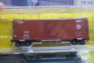 KADEE HO SCALE #4502 LEHIGH NEW ENGLAND LNE 8927 40' PS-1 BOX CAR W/6' DOOR! - Image 1 of 4