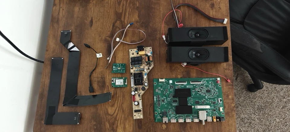 RCA TV Modelo RTRU6527-US - Placa base MS227C, FUENTE DE ALIMENTACIÓN, altavoces (pantalla rota) Foto 1 de 1