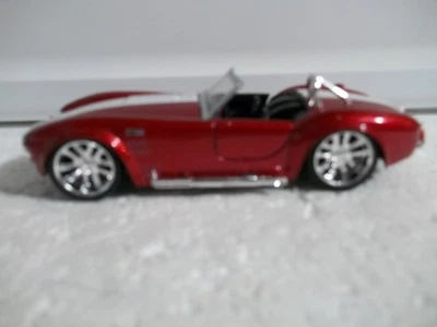 Литая 1965 Shelby Cobra 427 S/C: масштаб 1/32: б/у в отличном состоянии: красная с белыми полосками - Изображение 1 из 4