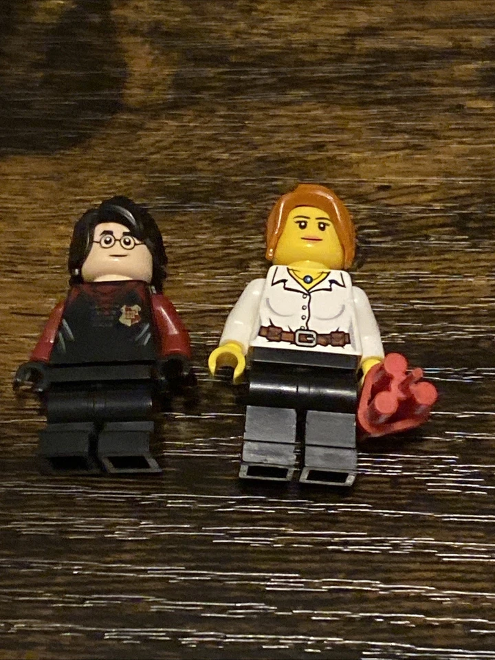 2 minifiguras Lego de temas Pharaohs Quest e Harry Potter - Imagem 1 de 3
