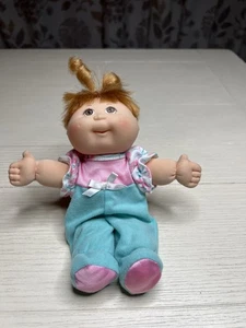 "Muñeca Mini Cabbage Patch 1995 primera edición pelo rojo fresa Mattel 8"" vintage" - Imagen 1 de 3