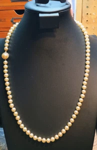 Krone Trifari simulierte 29" Perlenkette in Original Box. GT Schiebeverschluss - Bild 1 von 16