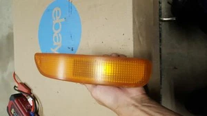 Parachoques de señal de giro para pasajeros montado 93 94 95 96 97 Toyota Corolla  - Imagen 1 de 3
