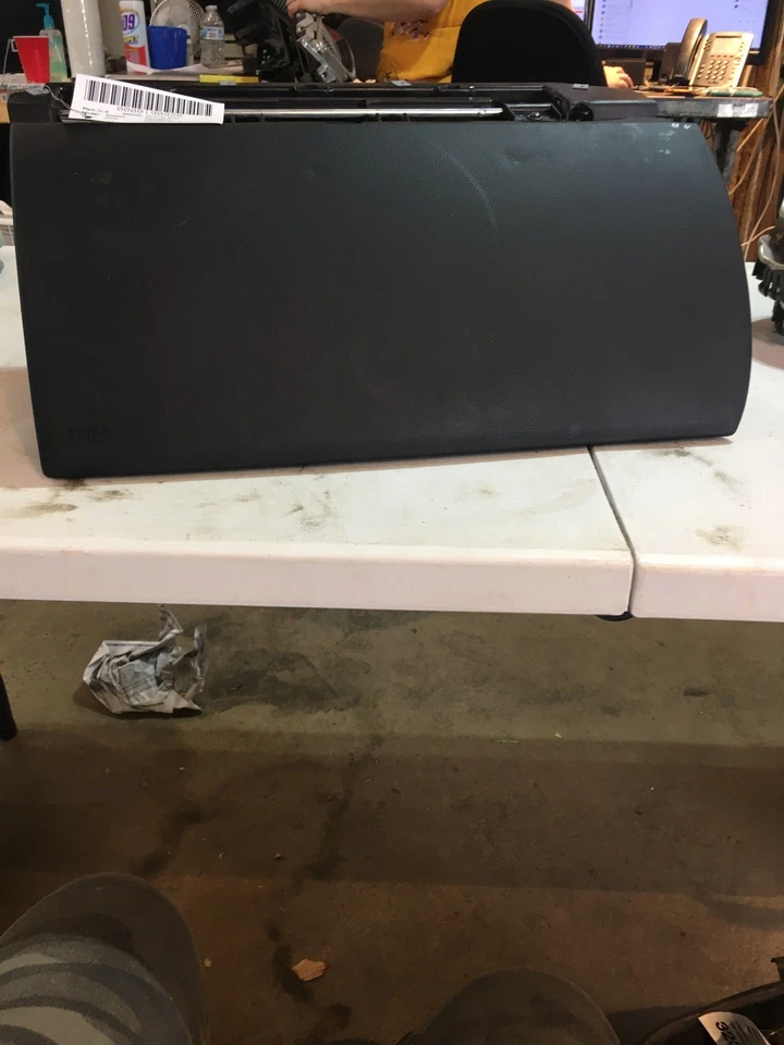 06 BMW 650I Glove Box - Image 1 of 3