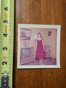RARE OLD VINTAGE PHOTO YOUNG LADY IN RED DRESS BLONDE TV PRETTY - Picture 1 of 5