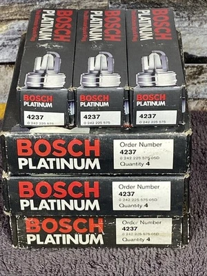 (15) Bosch Platinum 4237 Spark Plugs New Old Stock New In Box - Image 1 of 4