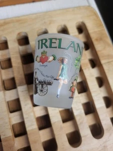 Irland Milchglas Schnapsglas Souvenir Schnapsglas - Bild 1 von 7
