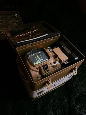 Fallout 4: Pip-Boy 3000 Mk IV Deluxe Bluetooth Edition - ThinkGeek Prop Replica - Image 1 of 4