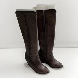 Stivali alti vintage Frye donna 8M pelle marrone legno zeppa tacco alto cerniera - Foto 1 di 22